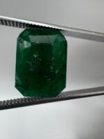 natural-swat-emerald-13-carat-front-view